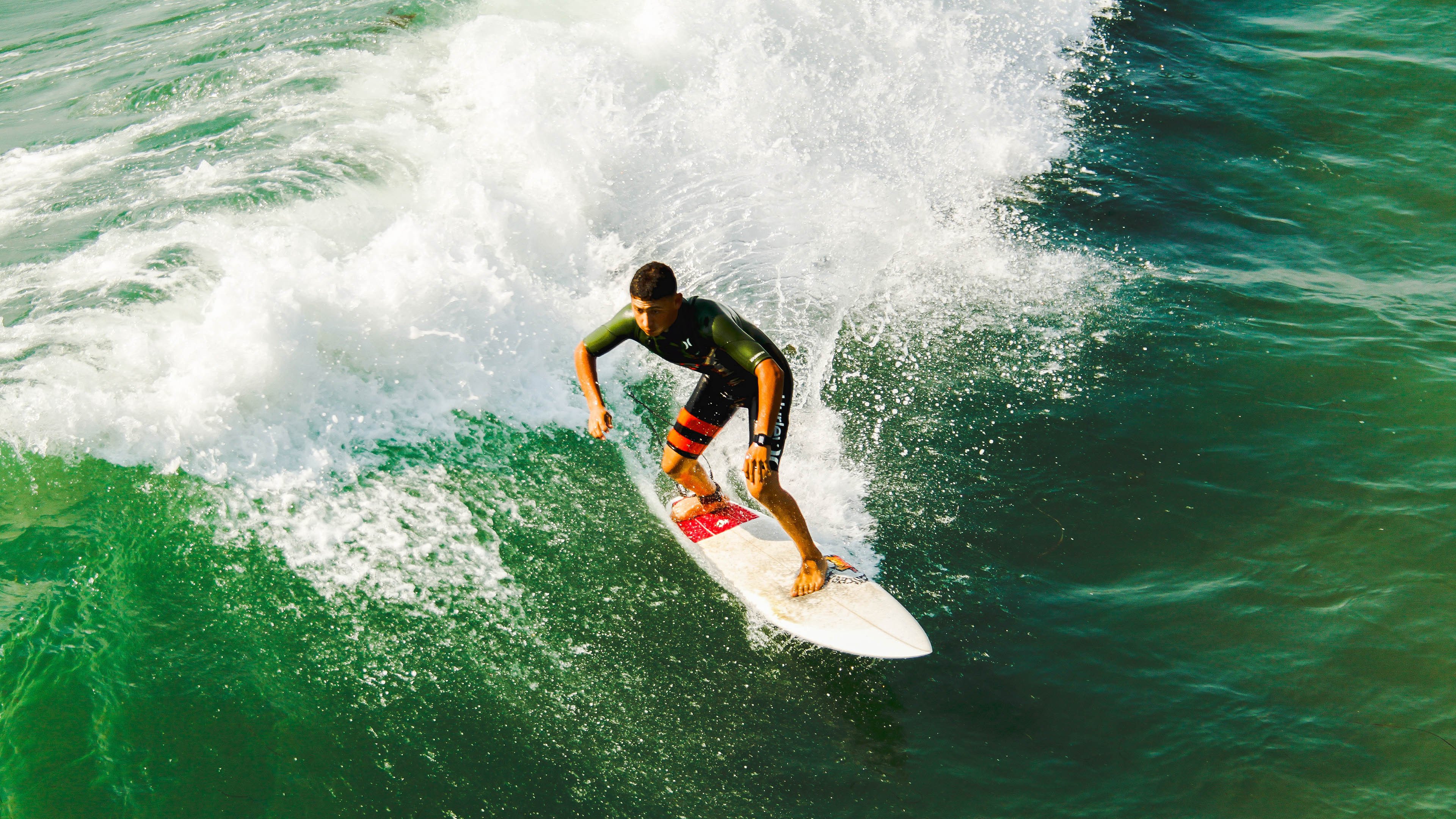 “中国足球市场潜力巨大，行业迎来黄金发展期”，国内足球市场