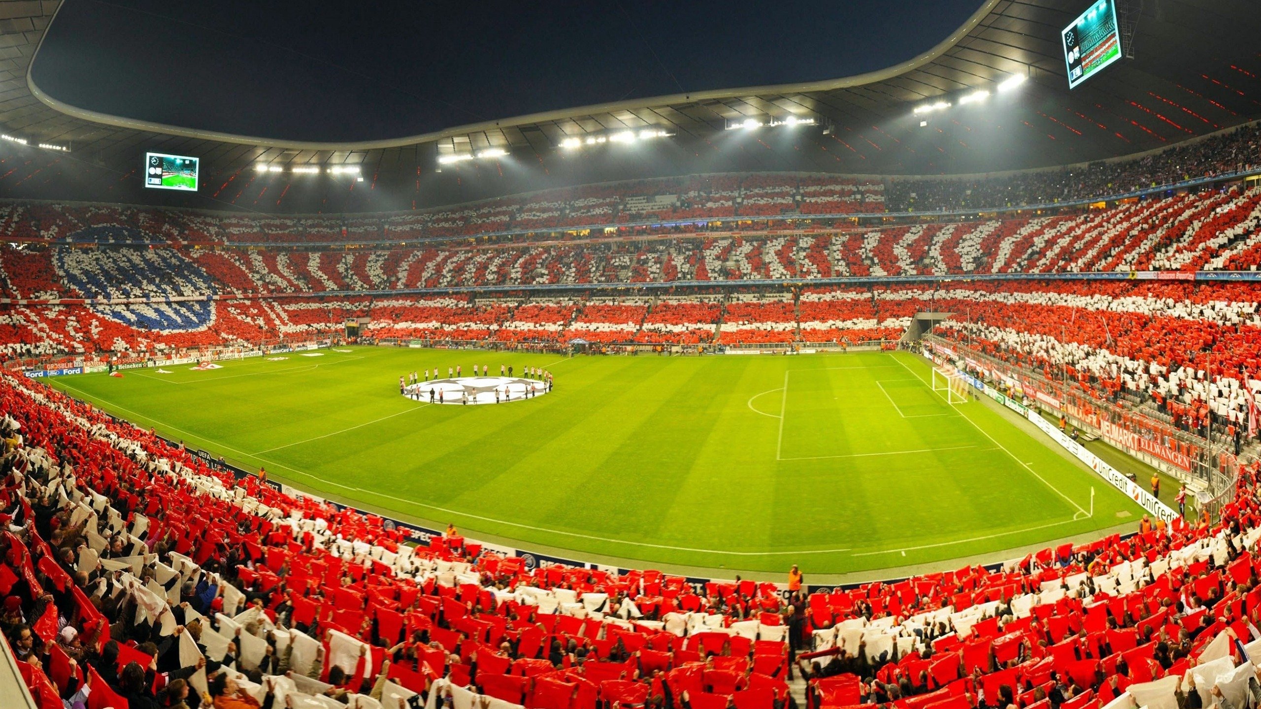 蹦床跳跃大赛，空中舞者的精彩绽放，蹦床跳跃动作